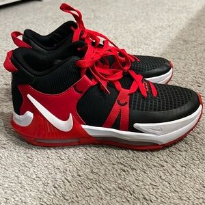 Kids Lebron Witness VII Basketball Shoes